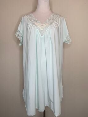 Joan Collins Pastel Blue Night Gown Lace Trim Sz Medium